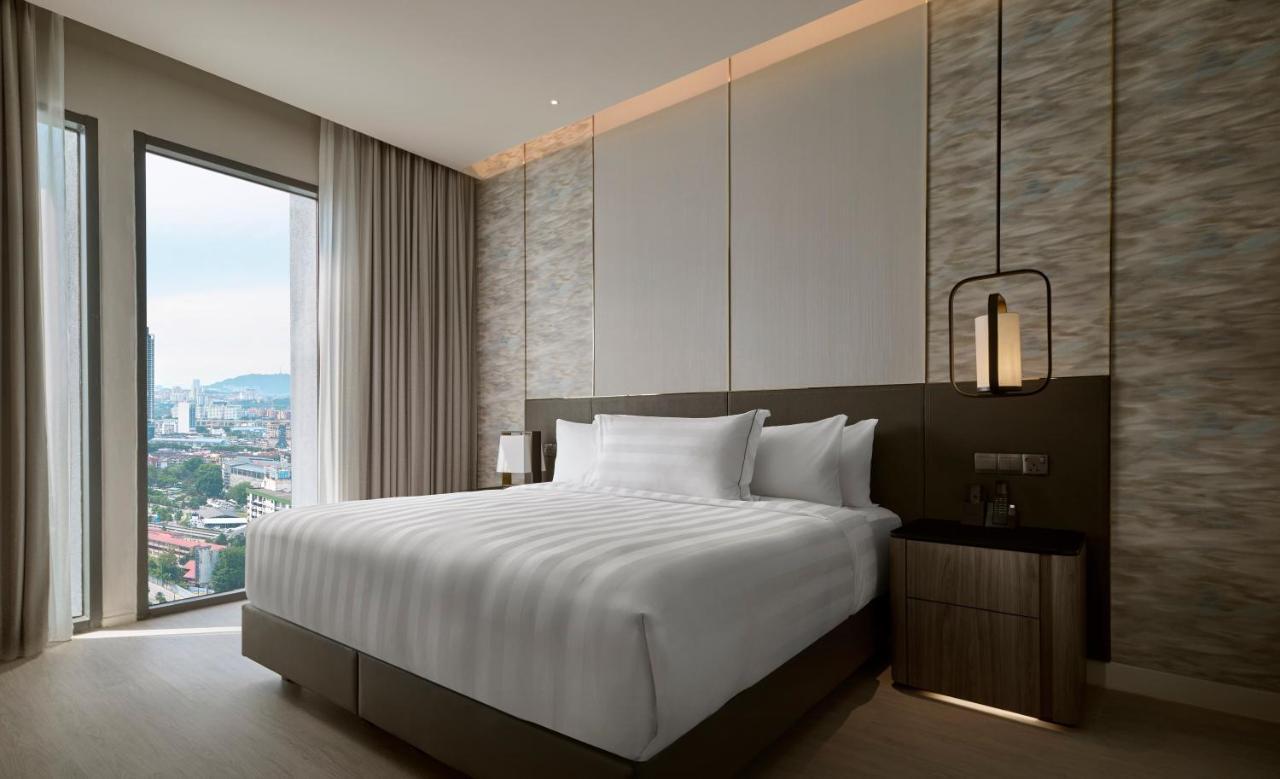 Pan Pacific Serviced Suites Κουάλα Λουμπούρ Εξωτερικό φωτογραφία A bedroom at the hotel